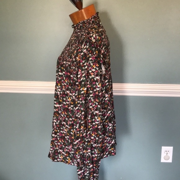 Draper James diary floral smocked blouse. Keyhole back. 2X prairie cottagecore - Picture 4 of 9